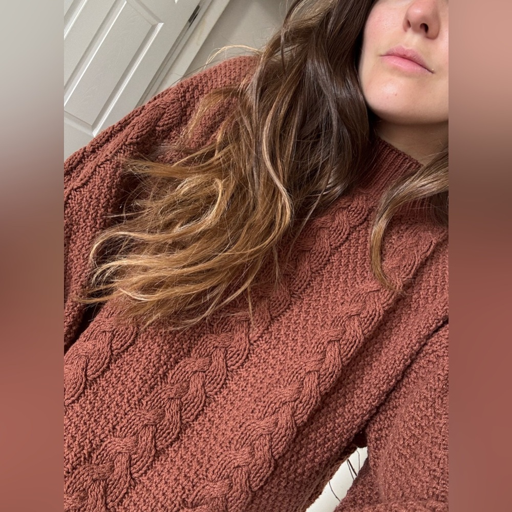 SOLD 🚫 Vintage Cable Knit Sweater